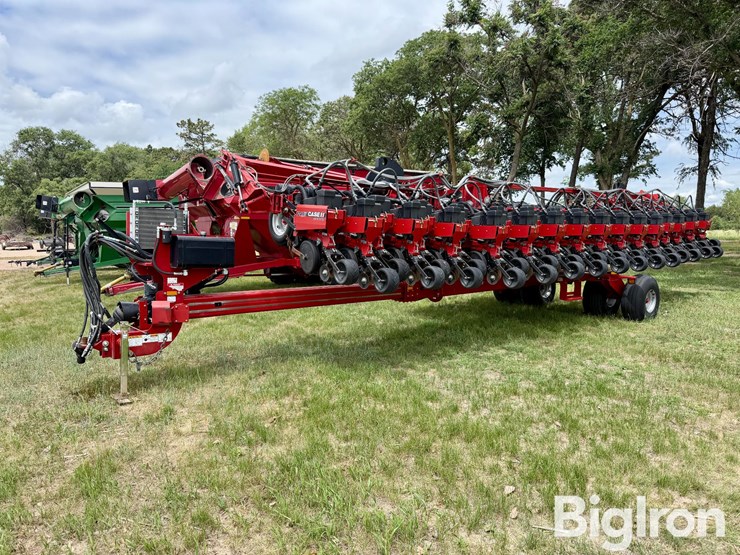 2011-case-ih-1240-image-1