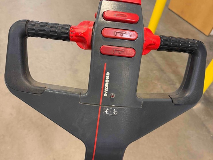electric-pallet-jack-image-8