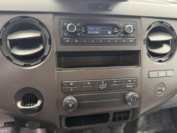 2022-ford-f650-xl-image-16