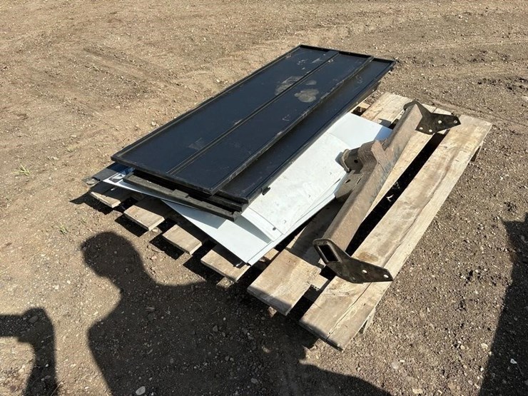 truck-toolbox-doors,-hitch,-mud-flaps-image-3