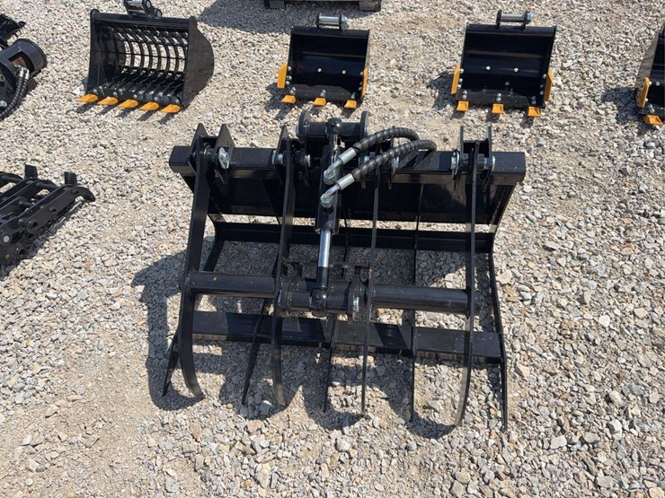 hydraulic-mini-skid-steer-root-grapple-image-1