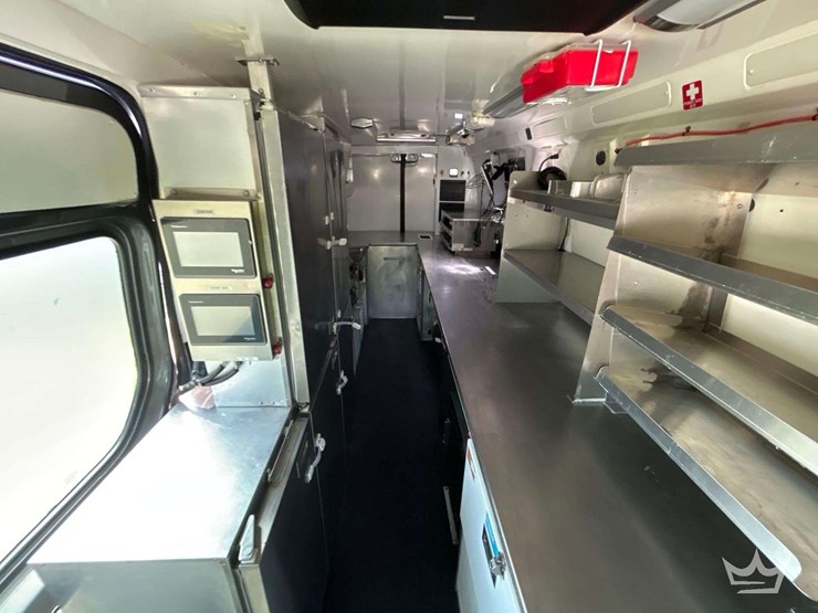 20211-mecedes-benz-sprinter-4500-modified-food-catering-van-image-22