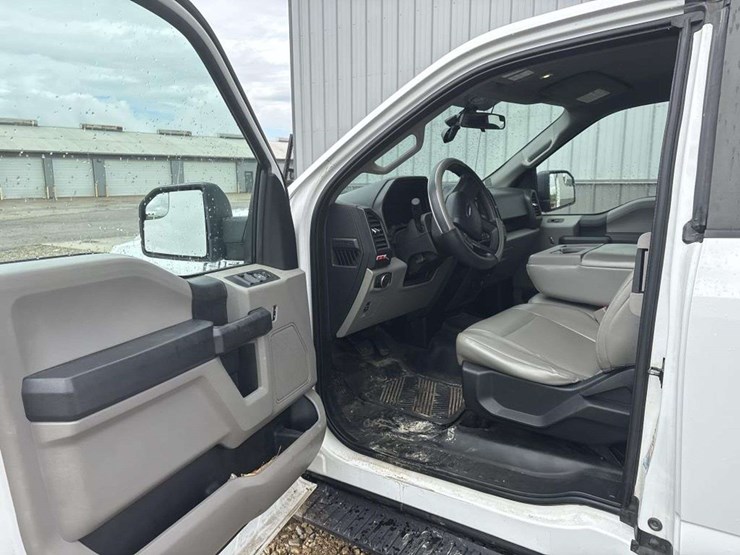 2015-ford-f150-xl-image-9