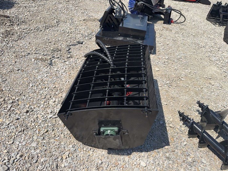 35”-hydraulic-mini-skid-steer-mixing-bucket-image-4