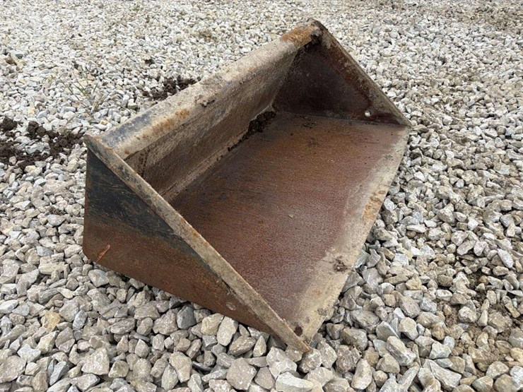 47-inch-bucket-attachment-image-2