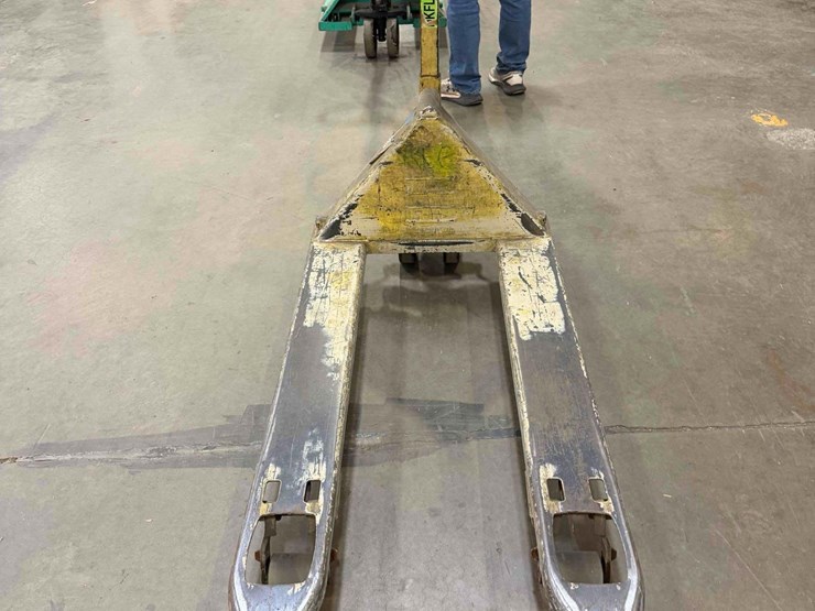 manual-pallet-jack-image-2