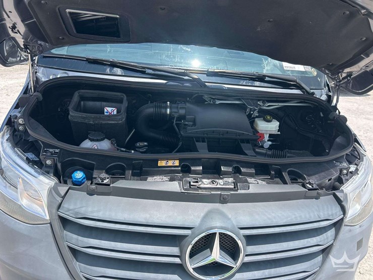 2021-mercedes-benz-sprinter-4500-image-9