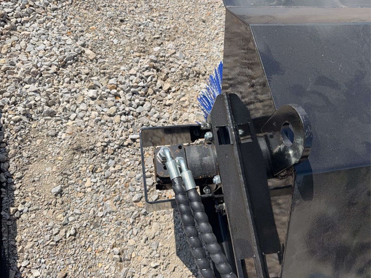 37”-hydraulic-rotary-broom-attachment-for-mini-skid-steer-image-6