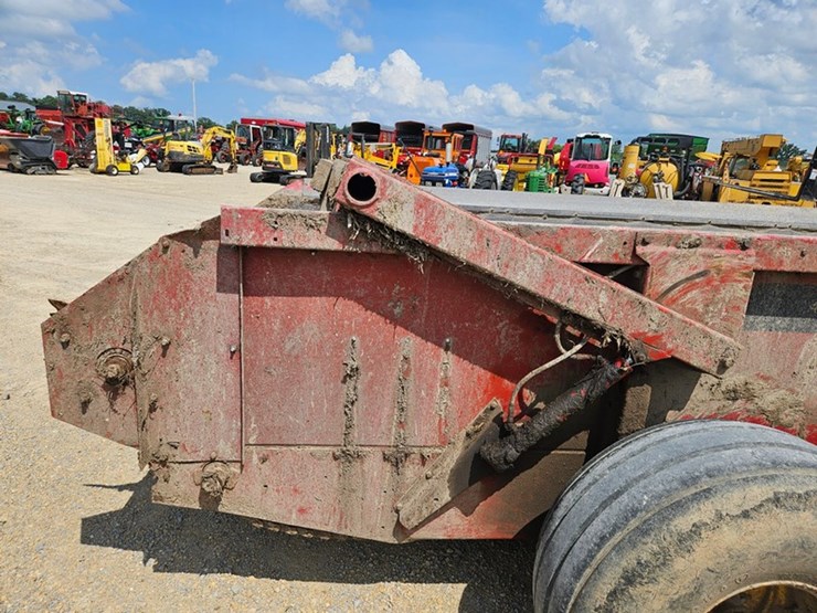 new-holland-195-image-23