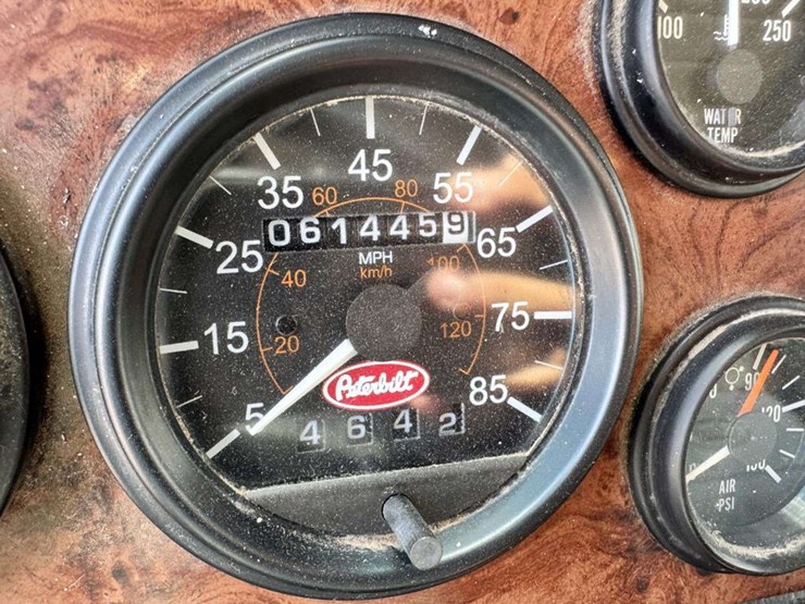 2004-peterbilt-357-image-34
