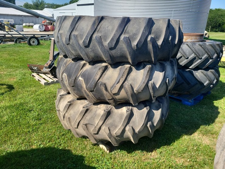 (1)-pair-of-18.4-34-t-rail-duals-and-(1)-18.4-34-tire-image-4
