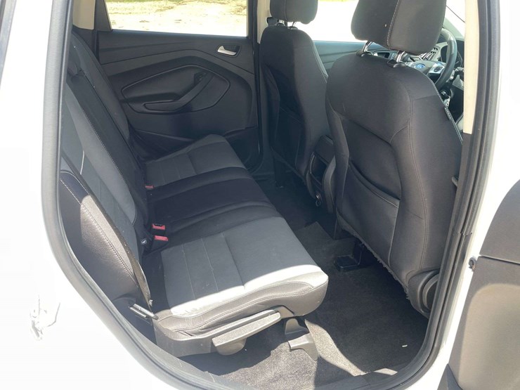 2015-ford-escape-se-image-16