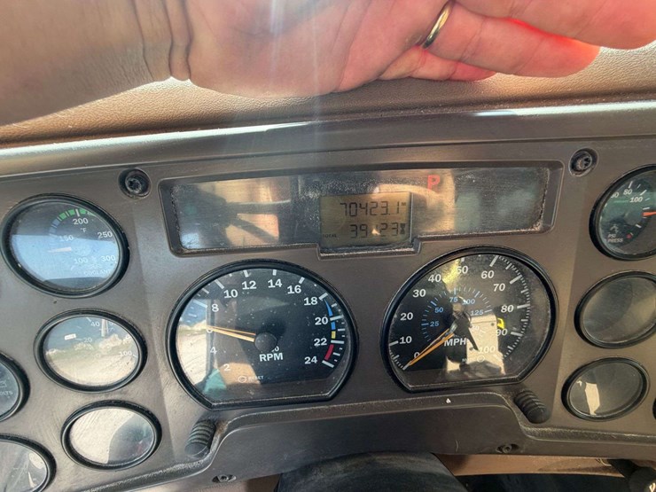 2006-mack-granite-ct713-image-35