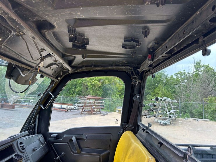 2019-john-deere-gator-image-27