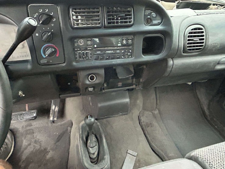 2001-dodge-2500-image-34