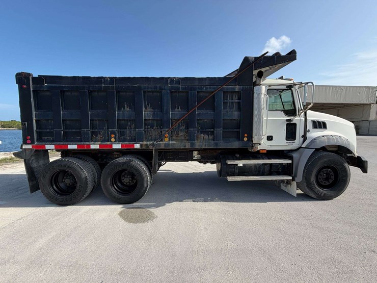 2006-mack-granite-ct713-image-11