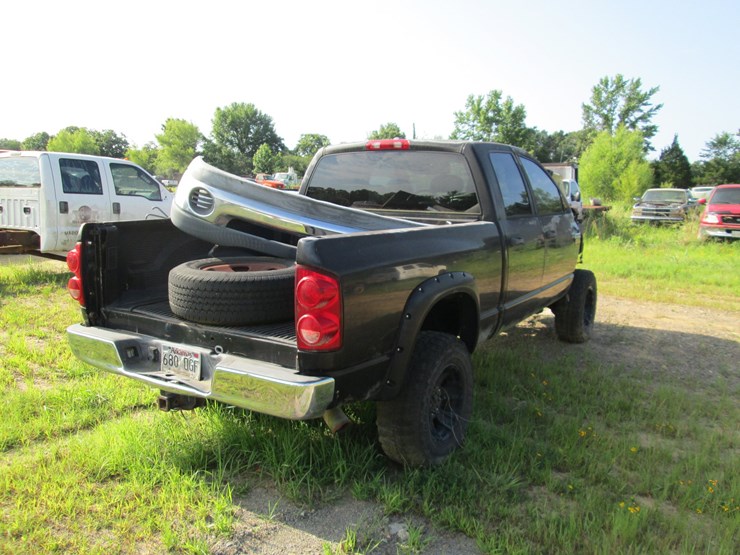 2008-dodge-2500-image-3