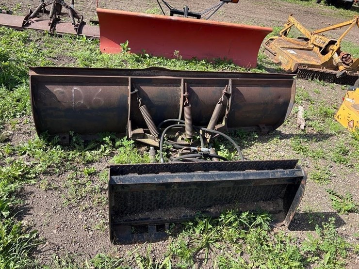 universal-attach-90"-snowplow-image-3