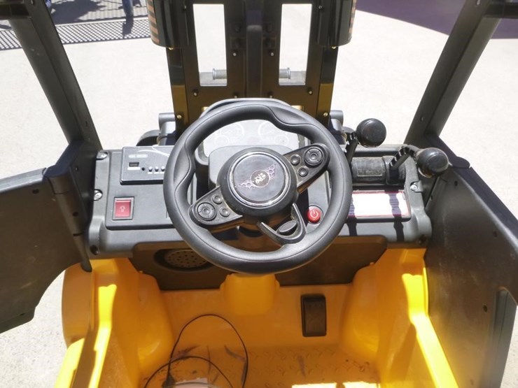 dls-kids-forklift-image-12