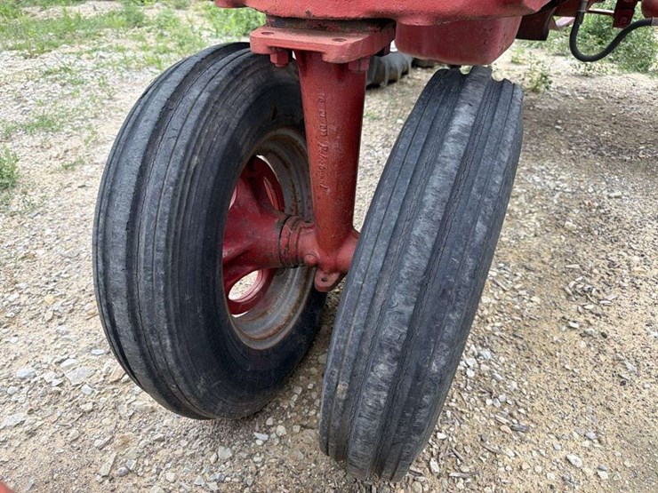 farmall-m-loader-tractor-image-7