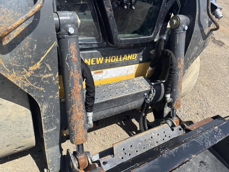 2021-new-holland-l328-image-14