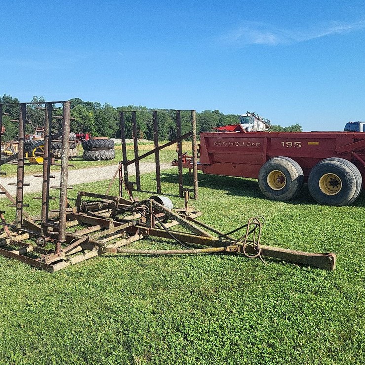 20' Spike Tooth Harrow w/Hydraulic Cylinder