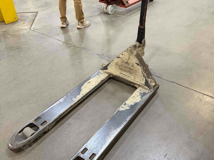 manual-pallet-jack-image-1