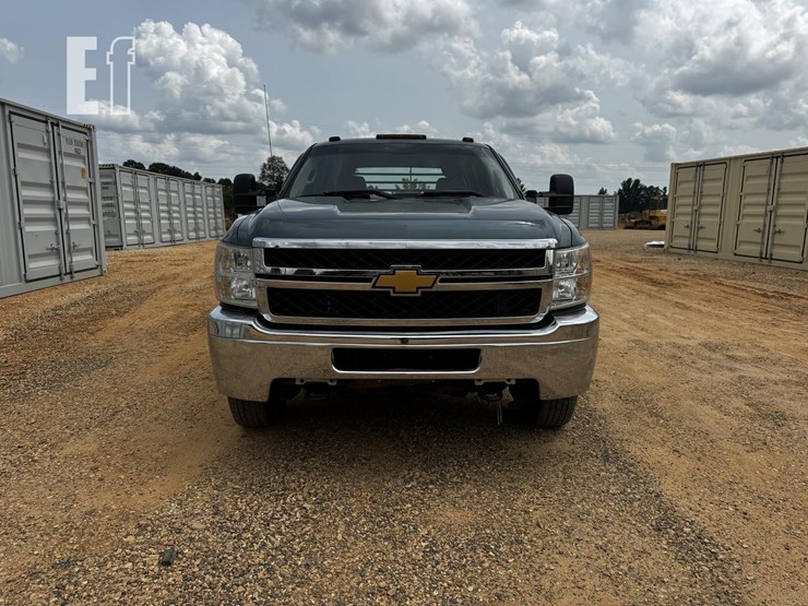 2012-chevrolet-3500-image-6