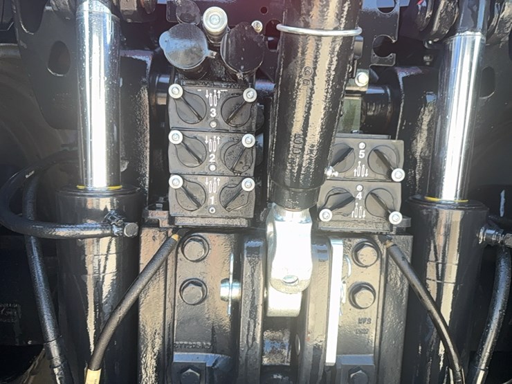 2020-case-ih-magnum-340-image-27