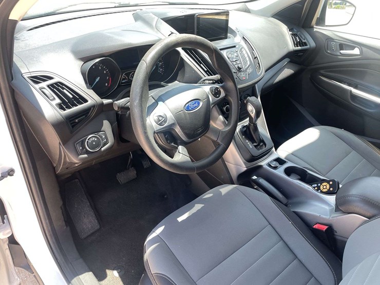 2015-ford-escape-se-image-11