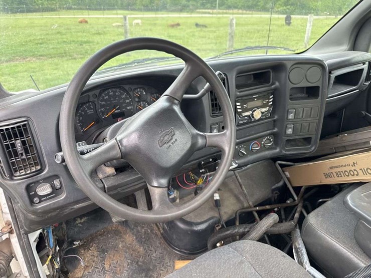 2004-chevrolet-c5500-image-12