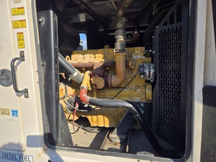 2019-caterpillar-xq230-image-17