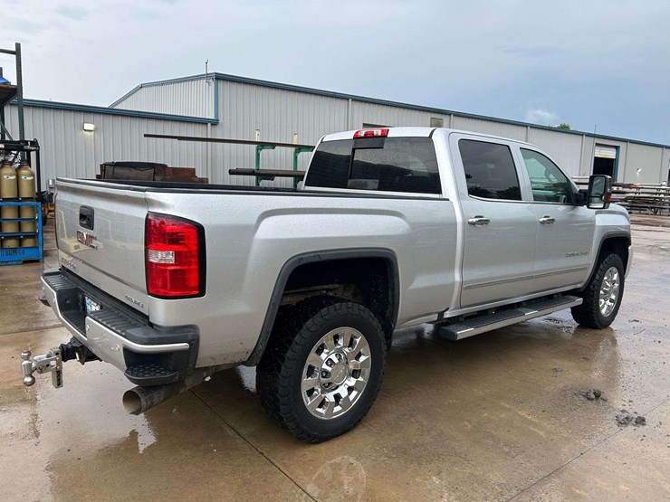 2019-gmc-2500-image-4