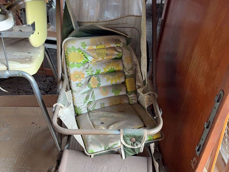 assorted-nursery-furniture-and-strollers-lot-image-8