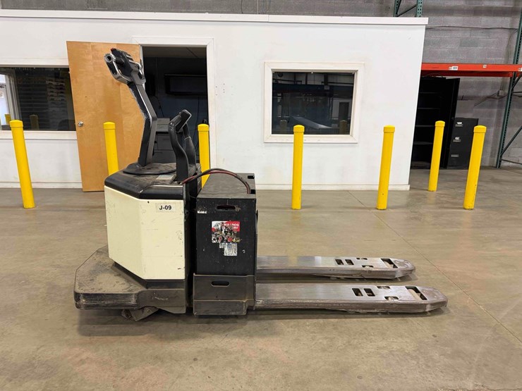 electric-pallet-jack-image-2