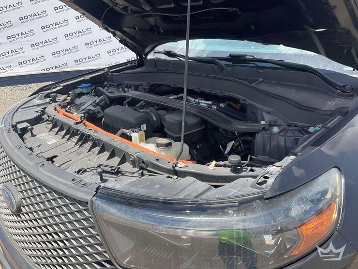 2020-ford-explorer-image-7