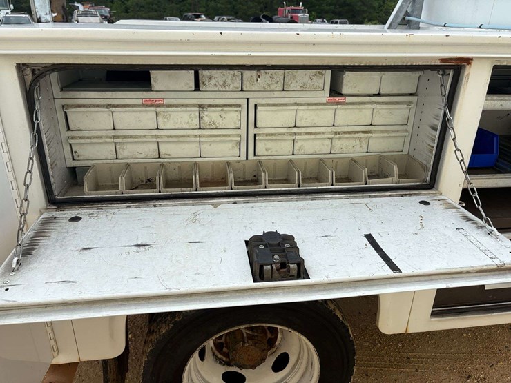 2016-ford-f550-image-28