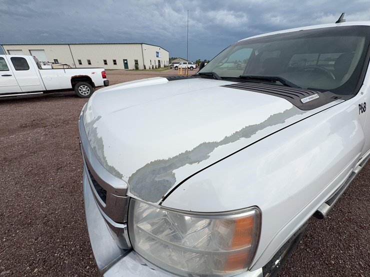 2014-chevrolet-silverado-2500-image-9