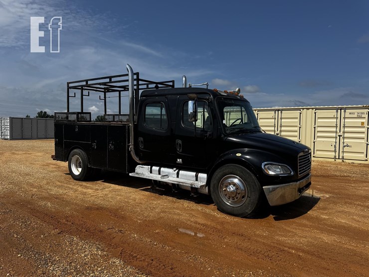 2004-freightliner-business-class-m2-106-image-2