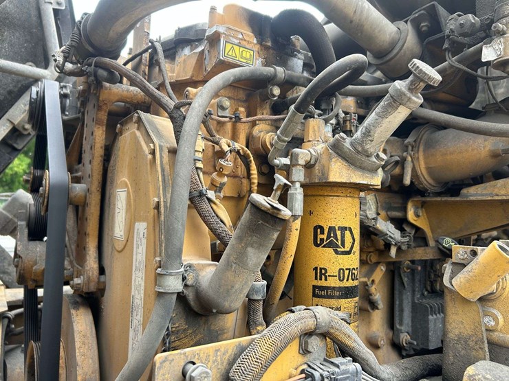 2008-caterpillar-725-image-53