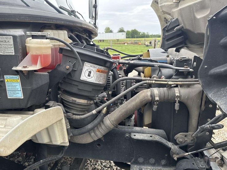 2010-freightliner-roll-off-truck-image-27