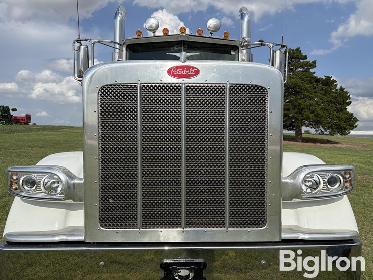 2015-peterbilt-388-image-9