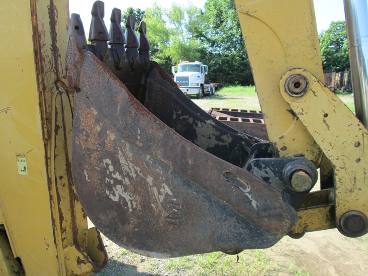 2004-caterpillar-420d-image-5