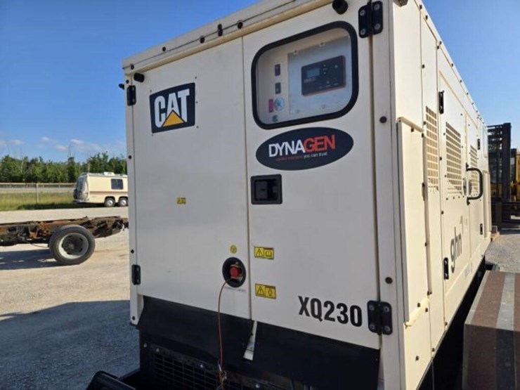 2019-caterpillar-xq230-image-33