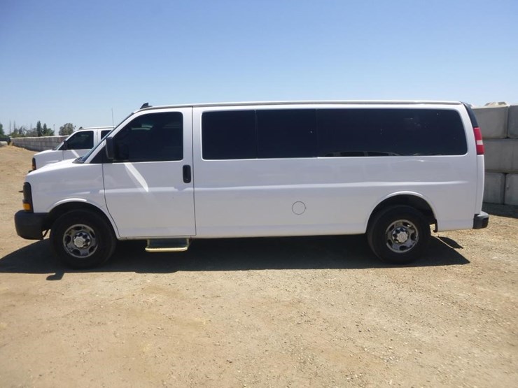 2016-chevrolet-express-3500-image-6