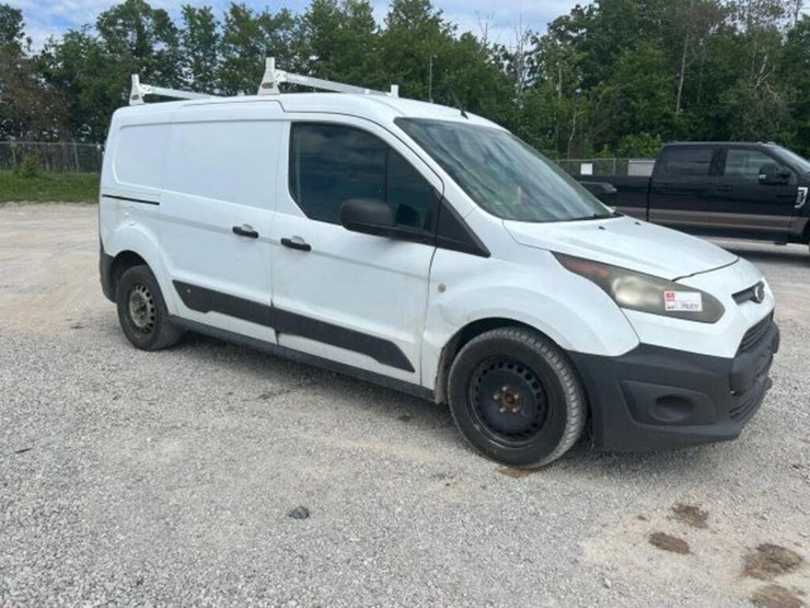 2014-ford-cargo-image-3