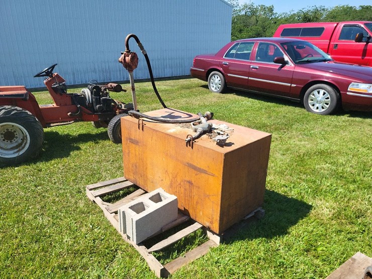 gas-tank-w/hand-pump,-hose-and-nozzle-image-4