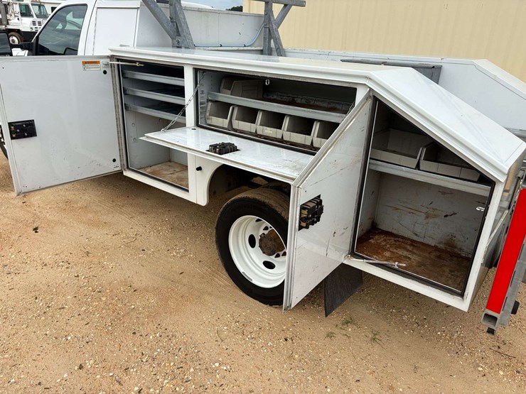 2016-ford-f550-image-25