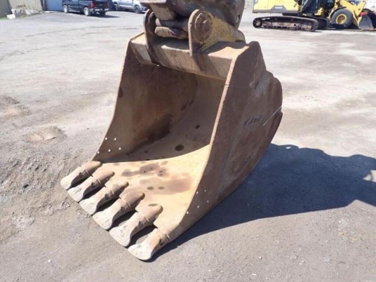 2017-deere-250g-lc-image-24