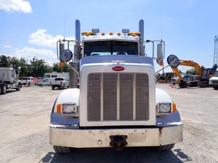 2013-peterbilt-367-image-2